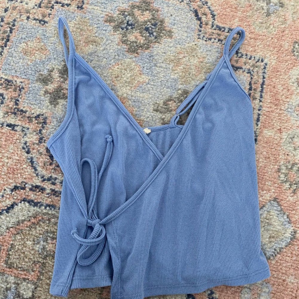 BUNDLE 3 TOPS - Cropped tanks and tshirts